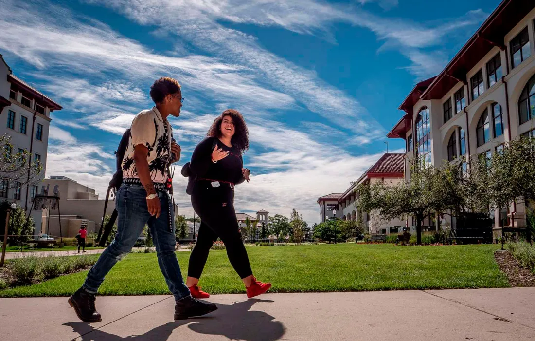 Estudiantes de Turismo podrán participar en el Disney International College Program Estudiantes de Turismo podrán participar en el Disney International College Program