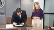 De izquierda a derecha: Pablo Rubén Vernaza, secretario general y Tatiana Rojas Ospina, directora del Doctorado en Psicología. De izquierda a derecha: Pablo Rubén Vernaza, secretario general y Tatiana Rojas Ospina, directora del Doctorado en Psicología.