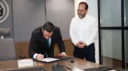 De izquierda a derecha: Pablo Rubén Vernaza, secretario general y Alejandro Sánchez López de Mesa, director del Programa de Ciencia Política. De izquierda a derecha: Pablo Rubén Vernaza, secretario general y Alejandro Sánchez López de Mesa, director del Programa de Ciencia Política.