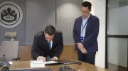 De izquierda a derecha: Pablo Rubén Vernaza, secretario general y Ricardo Castaño Robledo, director del Departamento de Mercadeo y Negocios. De izquierda a derecha: Pablo Rubén Vernaza, secretario general y Ricardo Castaño Robledo, director del Departamento de Mercadeo y Negocios.