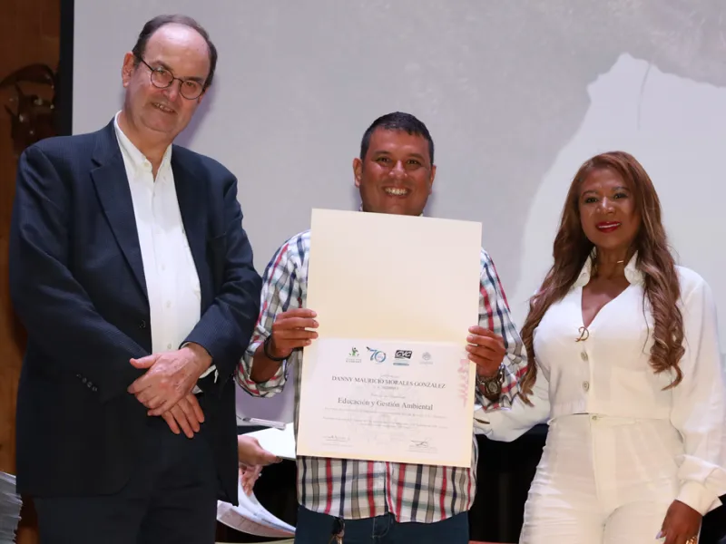 La Javeriana Cali clausura la tercera versión del Diplomado Tesos por el Ambiente con un emotivo reconocimiento a la CVC