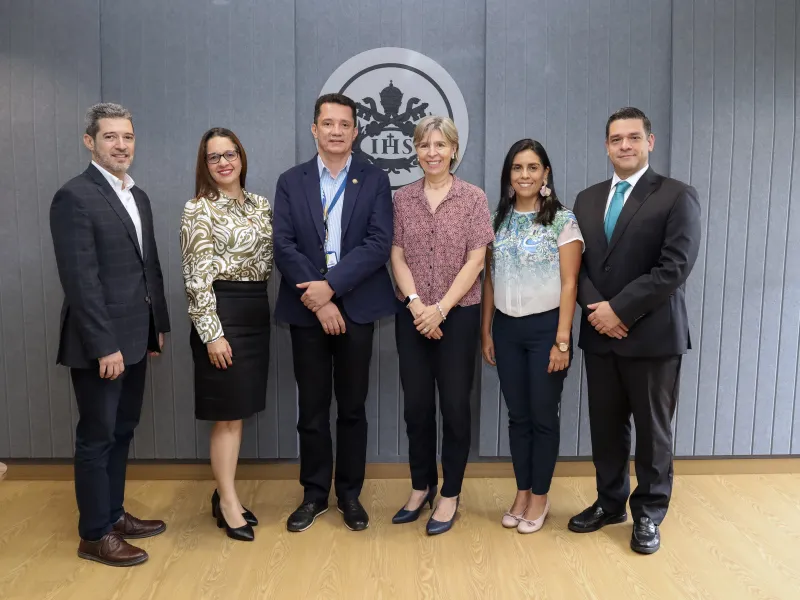 Posesión Directivos Académicos FCEA 2025-1 De izquierda a derecha: Fabian Fernando Osorio, Decano Facultad de Ciencias Económicas y Administrativas; María Fernanda Arenas, directora Departamento de Gestión de las Organizaciones; Ricardo Castaño, director Departamento de Mercadeo y Negocios; Ingrid Schuler, vicerrectora académica; Lya Paola Sierra, directora Departamento de Economía y Finanzas; y Pablo Rubén Vernaza, secretario general.