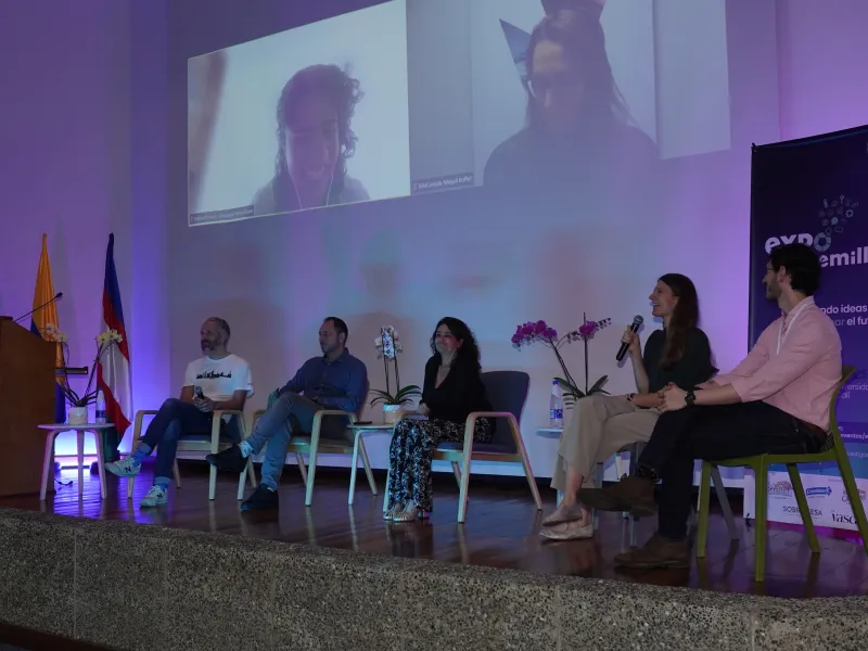 Jörgen Sjöberg, Camilo Peña, Paula Andrea Gómez, Sarina Kessler, Hesam Sadeghian, Natalia Román (virtual) y Magali Boffet (virtual) en el Panel “Mas cerca de lo que crees” en Exposemilleros 2025. Jörgen Sjöberg, Camilo Peña, Paula Andrea Gómez, Sarina Kessler, Hesam Sadeghian, Natalia Román (virtual) y Magali Boffet (virtual) en el Panel “Mas cerca de lo que crees” en Exposemilleros 2025.