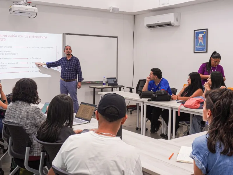 Taller “De la idea al Paper” dictado por el profesor Alejandro Moreno, de la Pontificia Universidad Javeriana Cali Taller “De la idea al Paper” dictado por el profesor Alejandro Moreno, de la Pontificia Universidad Javeriana Cali